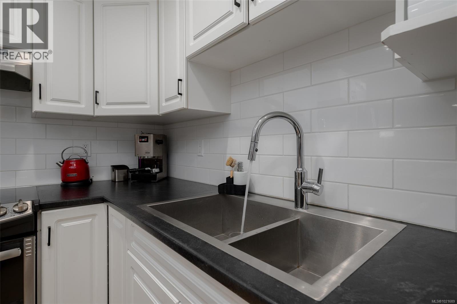 101 211 Victoria Rd, Nanaimo, BC