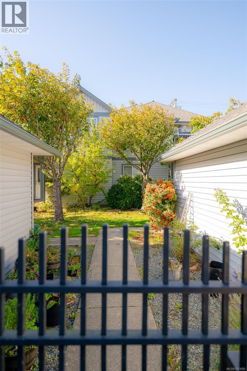 View of yard - 101 211 Victoria Rd, Nanaimo, BC