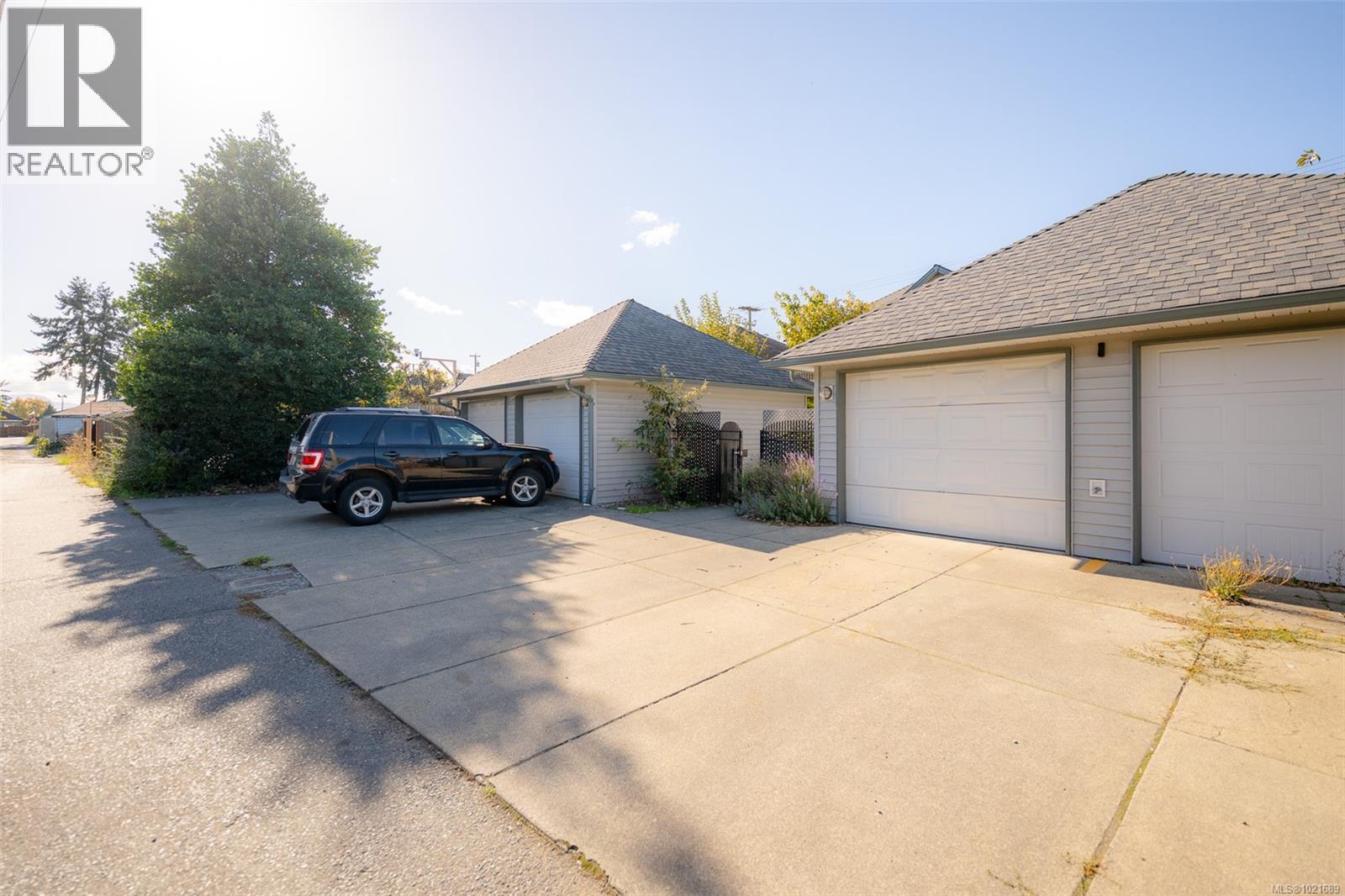 Detached garage - 101 211 Victoria Rd, Nanaimo, BC