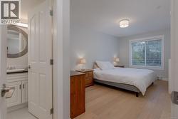 Primary bedroom with ensuite bathroom -