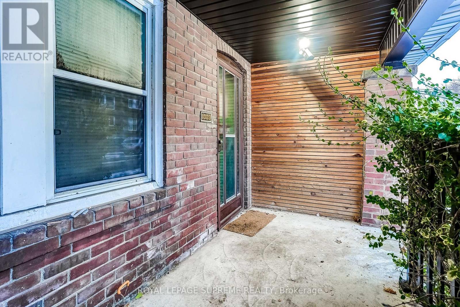 1089 Davenport Road, Toronto, ON - Outdoor With Exterior