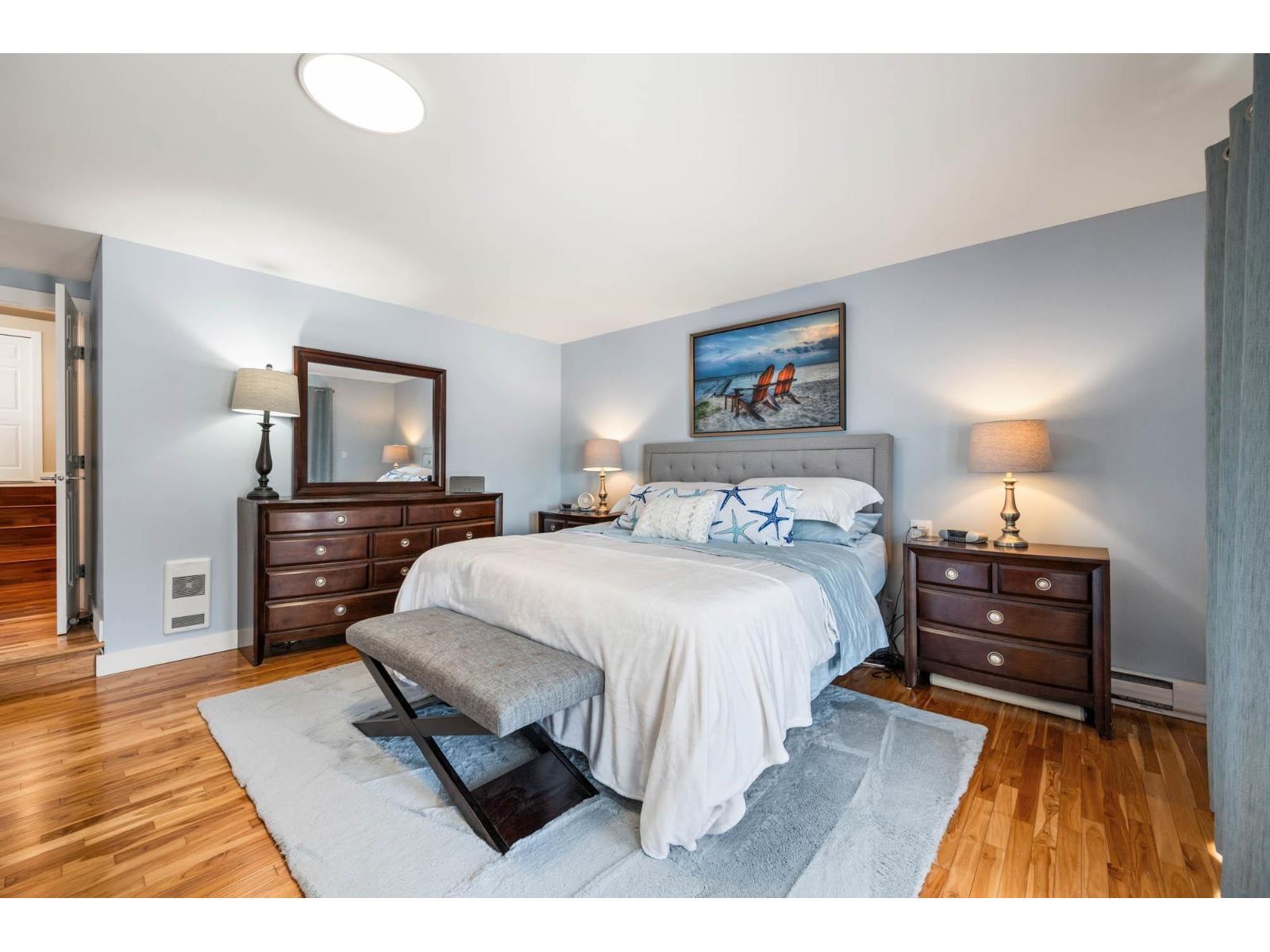 1246 Oxford Street, White Rock, BC - Indoor Photo Showing Bedroom