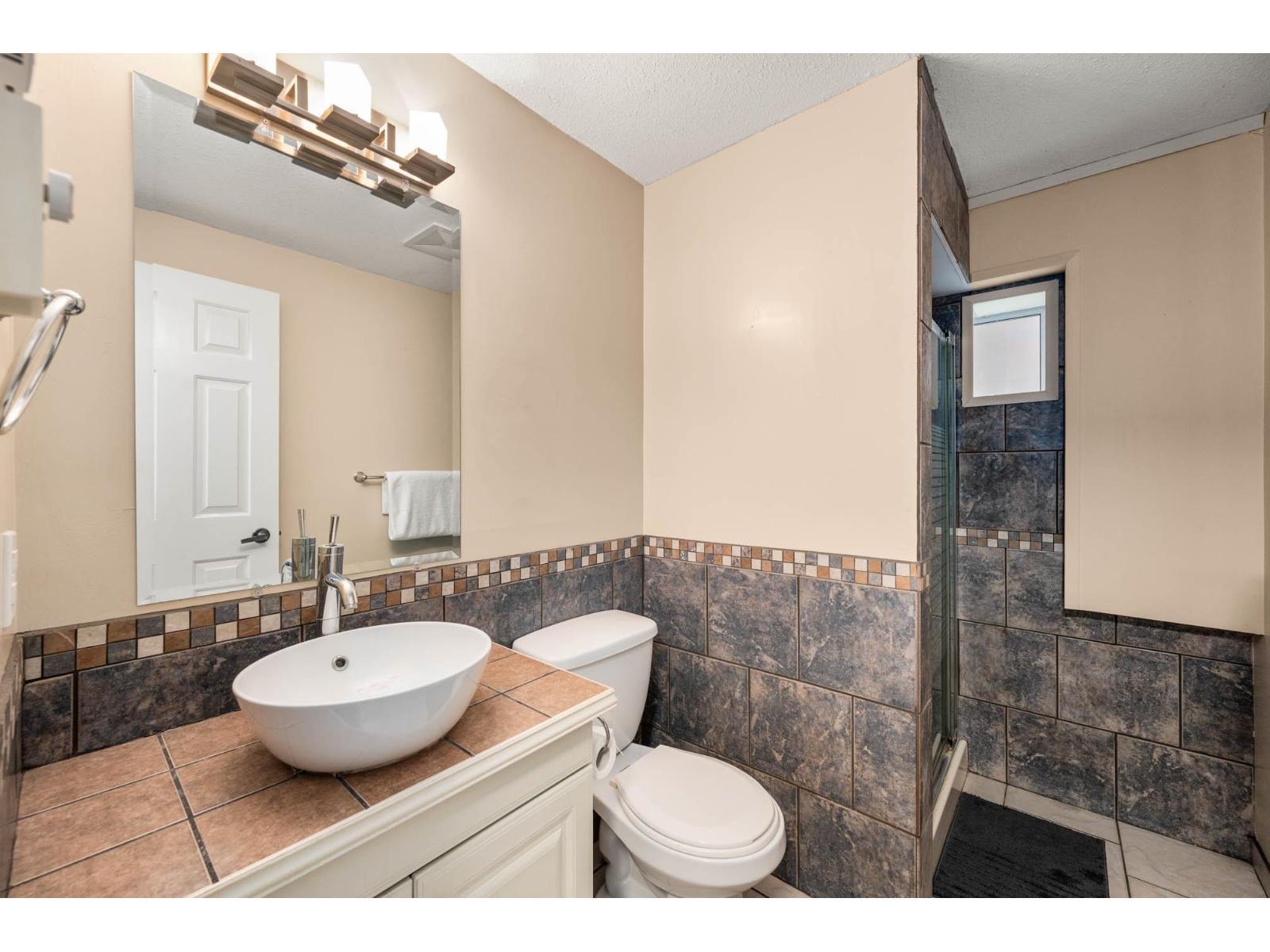 1246 Oxford Street, White Rock, BC - Indoor Photo Showing Bathroom