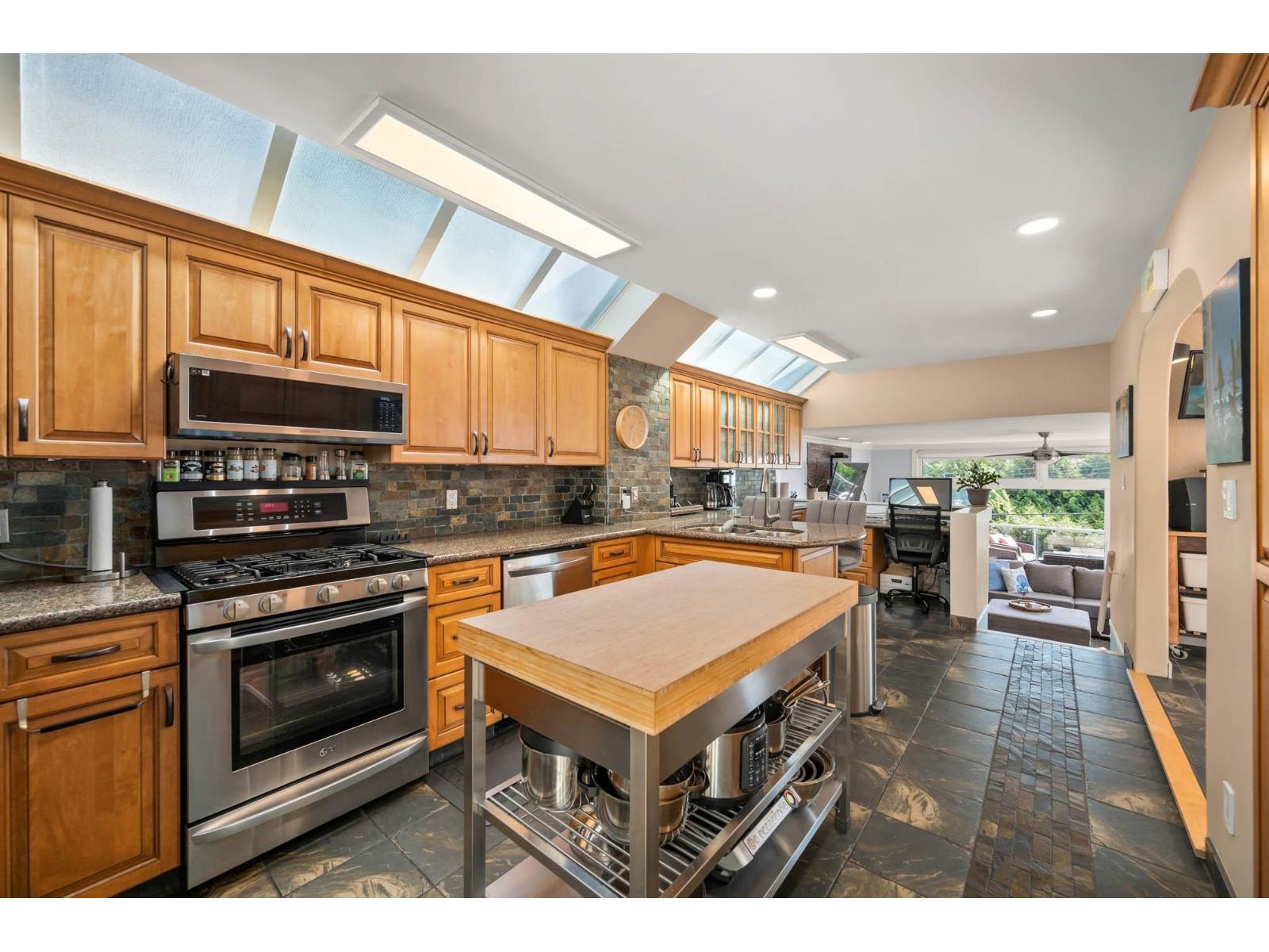 1246 Oxford Street, White Rock, BC - Indoor Photo Showing Kitchen