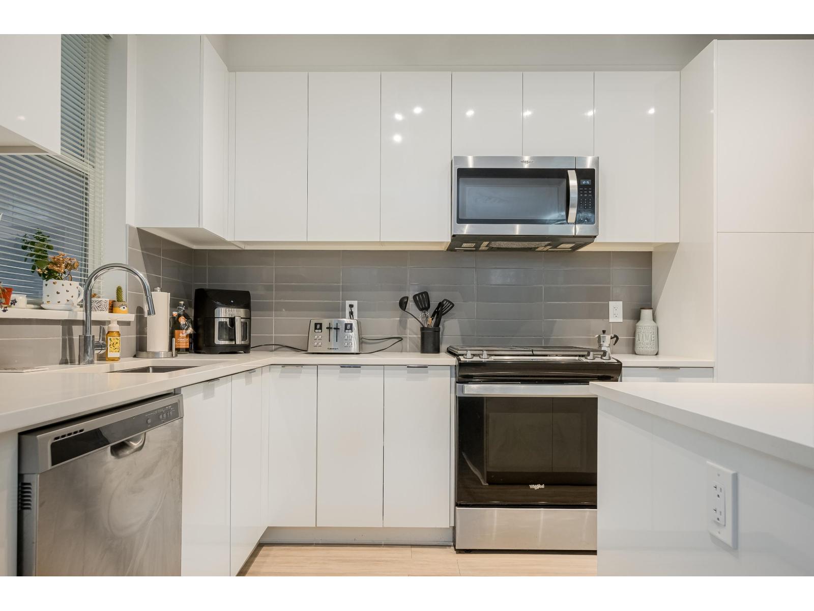 B116 8150 207 Street, Langley, BC - Indoor Photo Showing Kitchen With Upgraded Kitchen