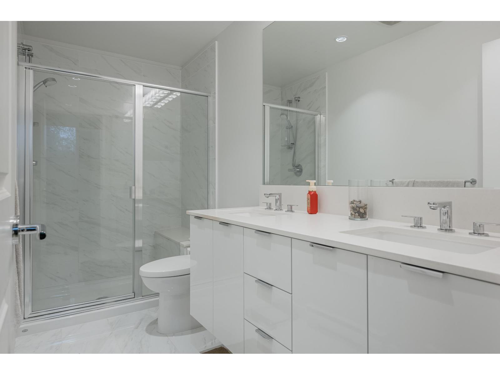 B116 8150 207 Street, Langley, BC - Indoor Photo Showing Bathroom