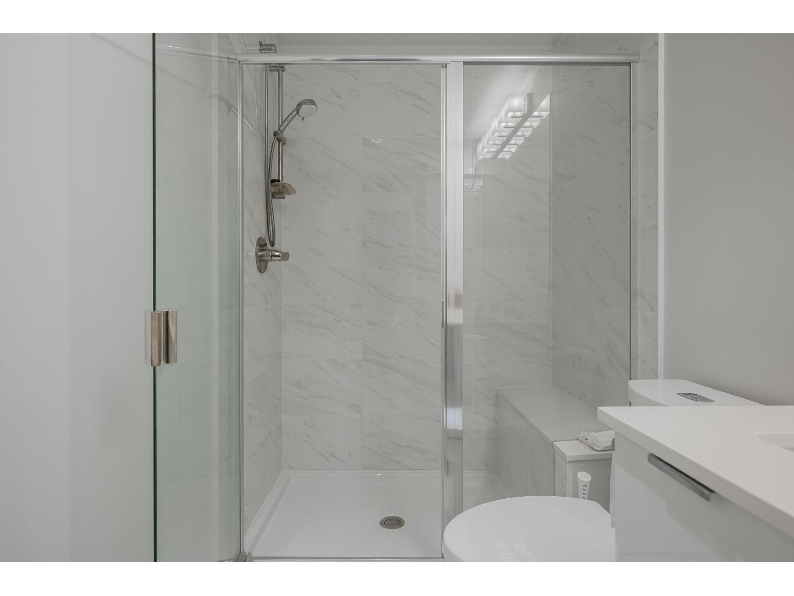 B116 8150 207 Street, Langley, BC - Indoor Photo Showing Bathroom