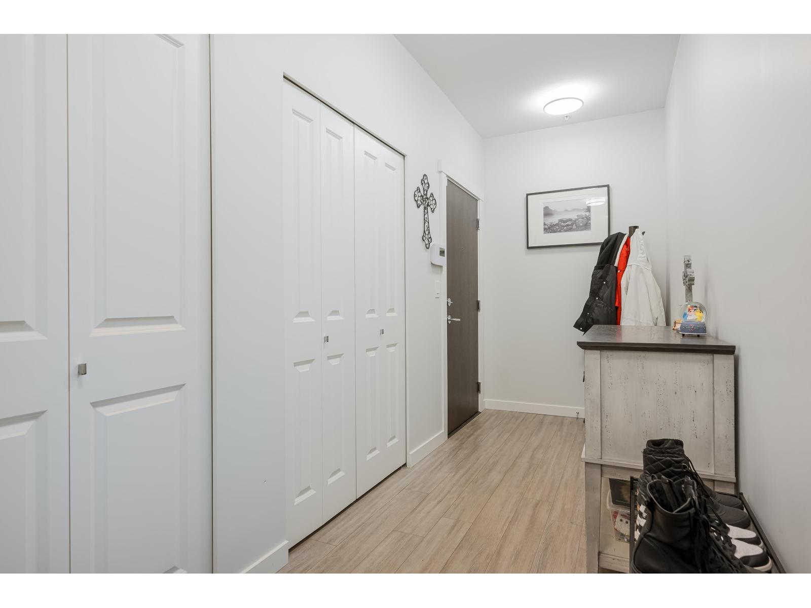 B116 8150 207 Street, Langley, BC - Indoor Photo Showing Other Room