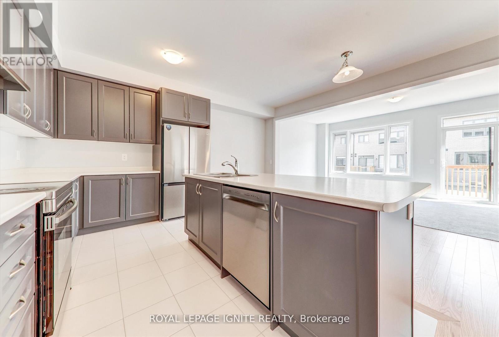 61 Butler Boulevard, Kawartha Lakes, ON - Indoor Photo Showing Kitchen With Upgraded Kitchen