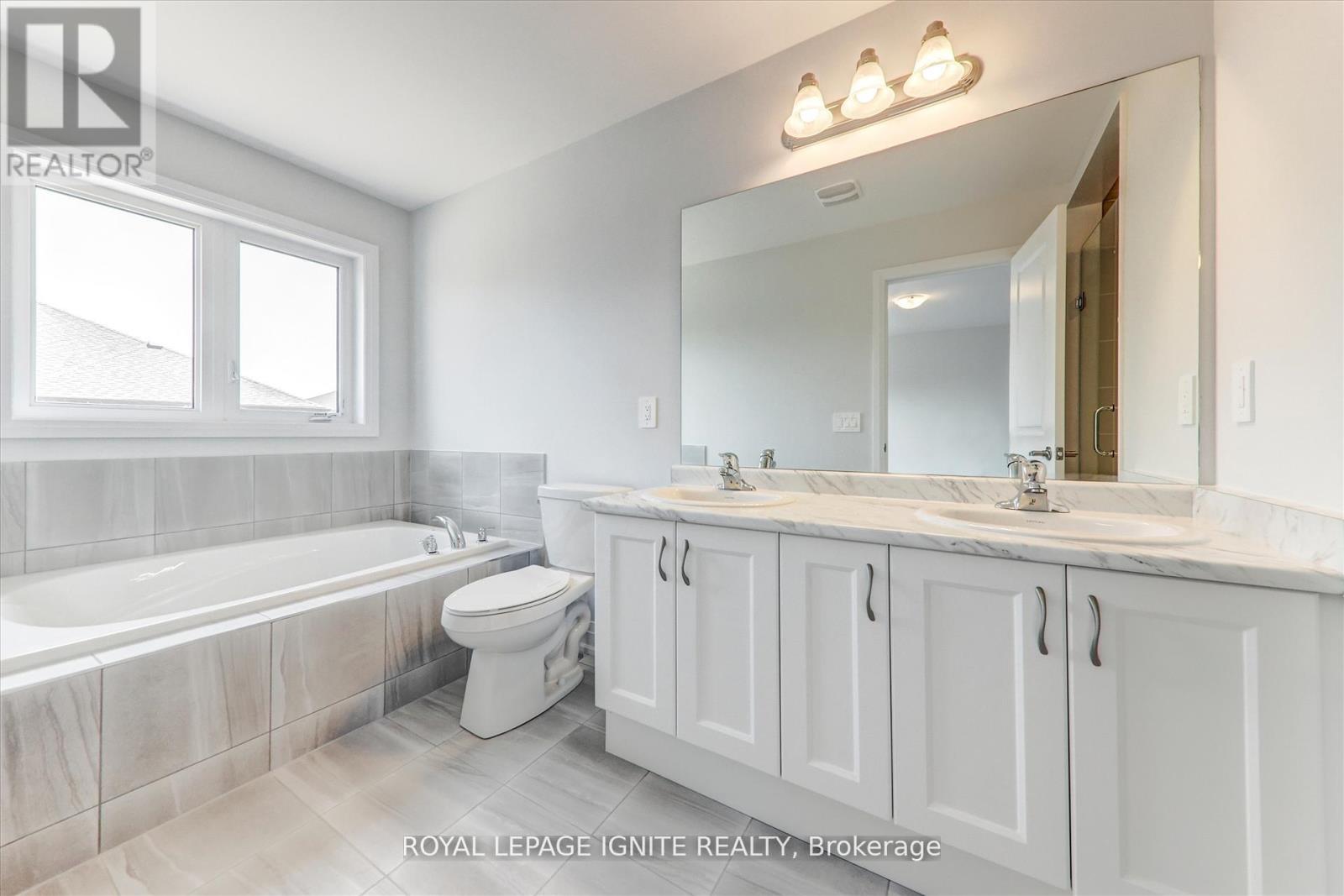 61 Butler Boulevard, Kawartha Lakes, ON - Indoor Photo Showing Bathroom