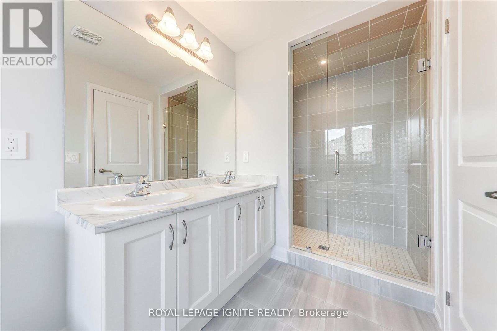 61 Butler Boulevard, Kawartha Lakes, ON - Indoor Photo Showing Bathroom