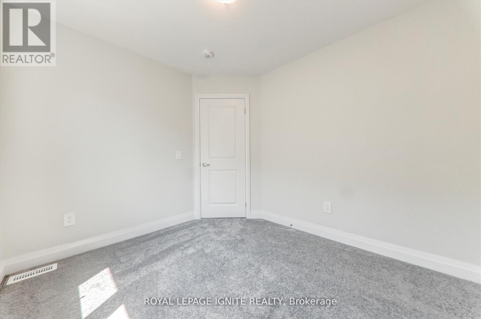 61 Butler Boulevard, Kawartha Lakes, ON - Indoor Photo Showing Other Room