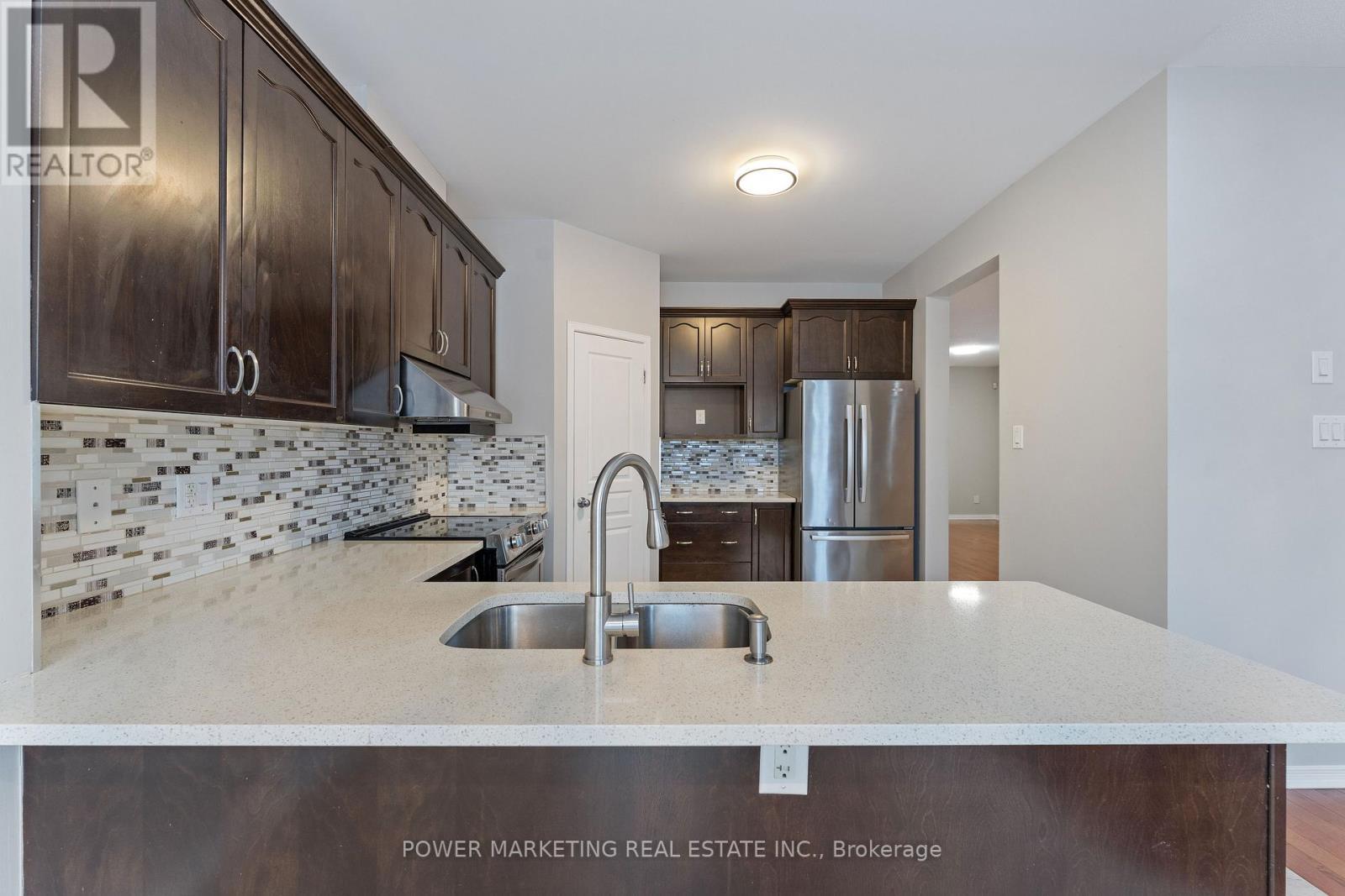 224 Harthill Way, Ottawa, ON - Indoor Photo Showing Kitchen With Double Sink With Upgraded Kitchen