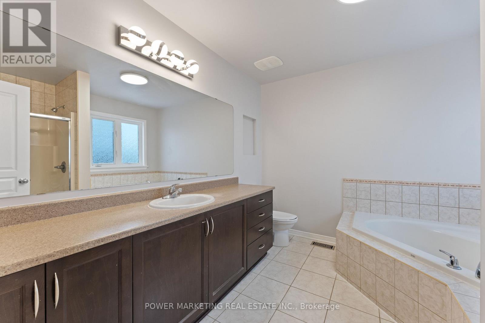 224 Harthill Way, Ottawa, ON - Indoor Photo Showing Bathroom