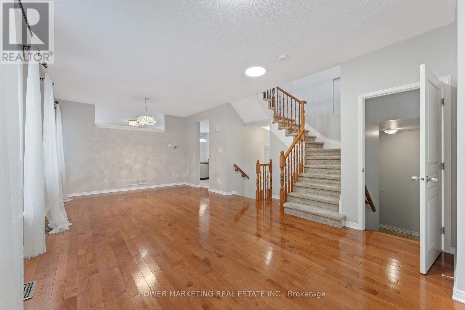 224 Harthill Way, Ottawa, ON - Indoor Photo Showing Other Room