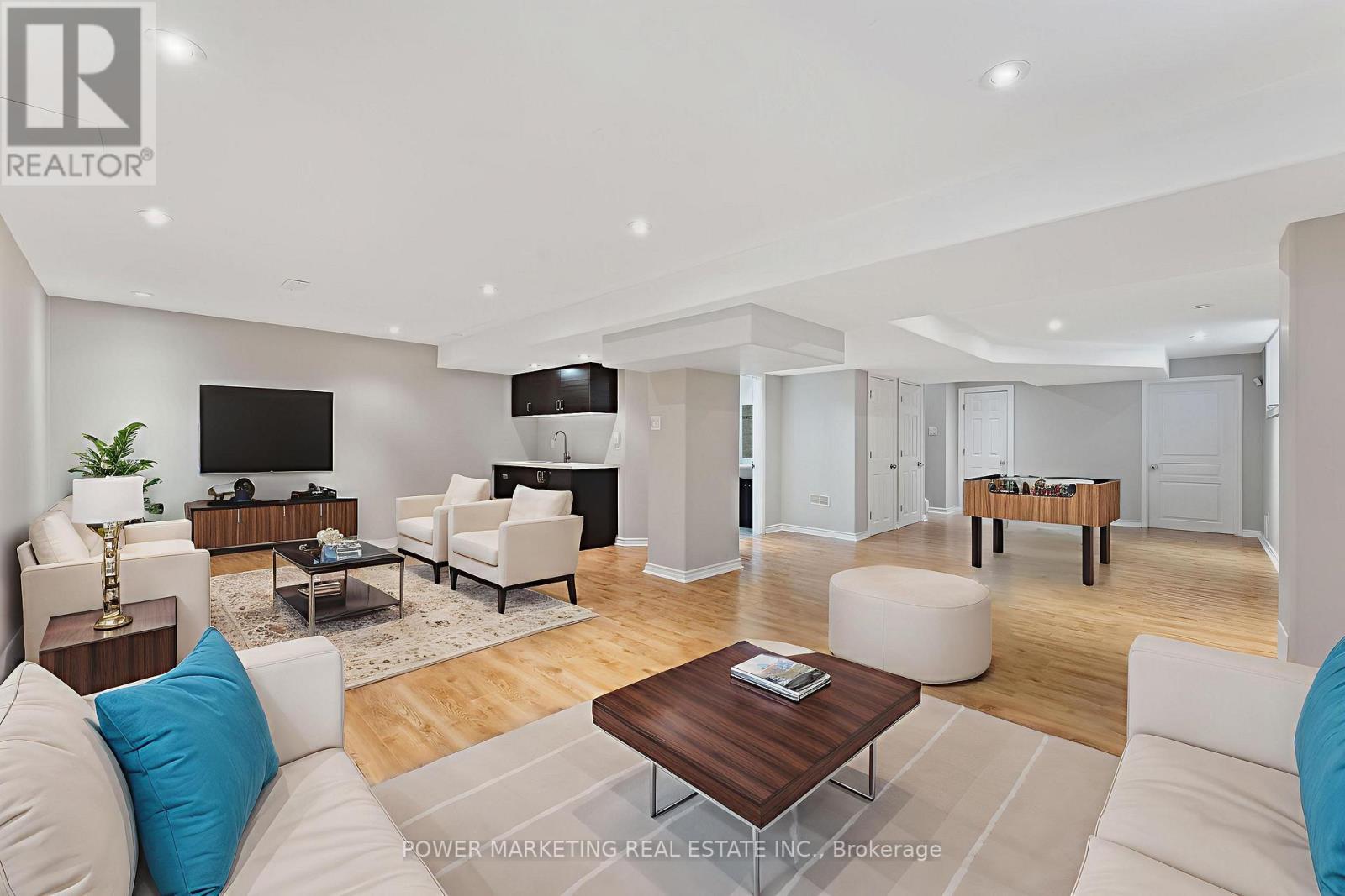 224 Harthill Way, Ottawa, ON - Indoor Photo Showing Living Room