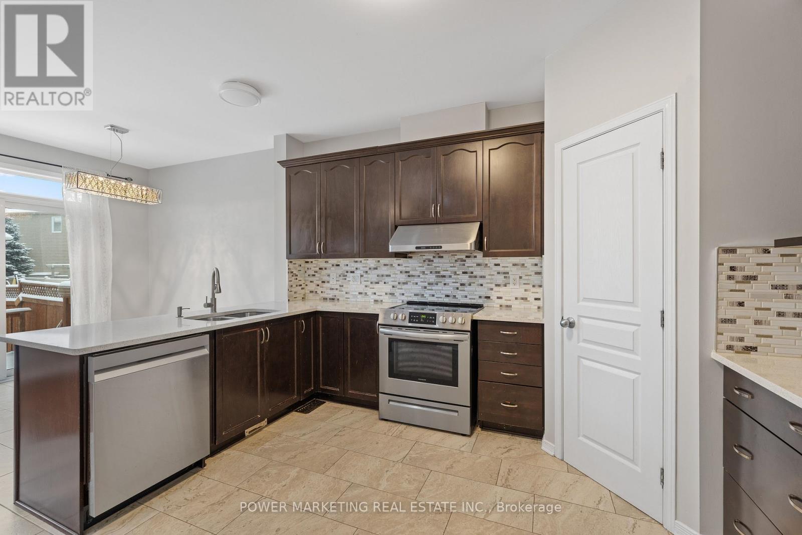 224 Harthill Way, Ottawa, ON - Indoor Photo Showing Kitchen With Double Sink With Upgraded Kitchen