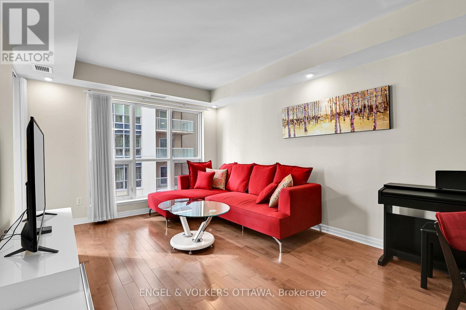 1507 - 195 Besserer Street, Ottawa, ON - Indoor Photo Showing Living Room