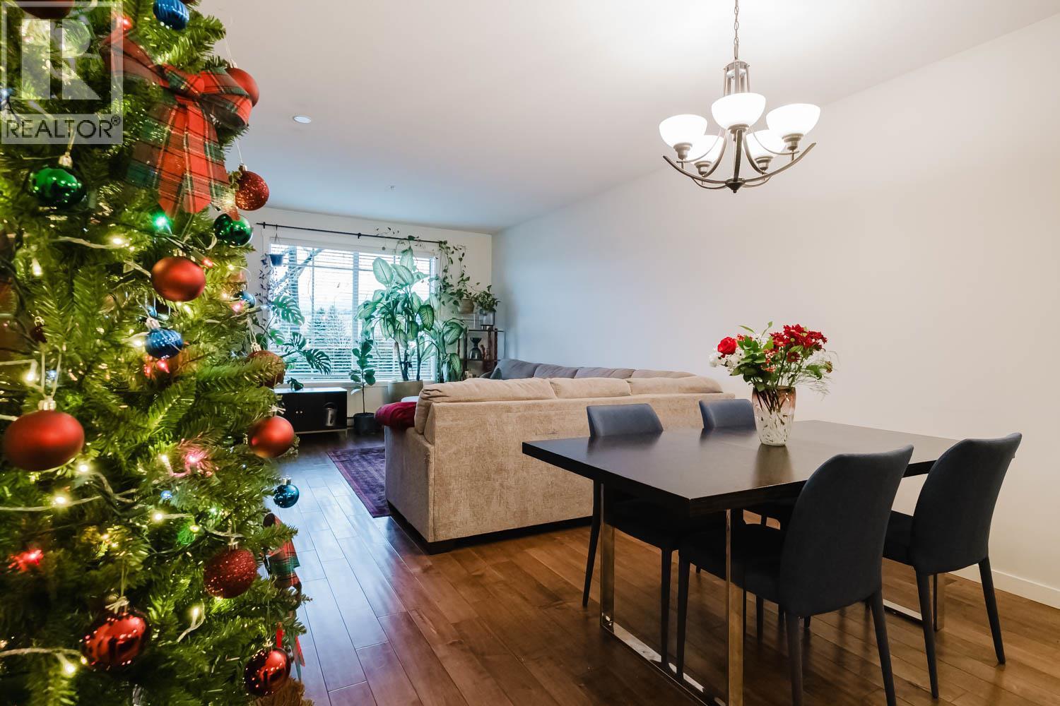 3739 Casorso Road Unit# 112, Kelowna, BC - Indoor Photo Showing Dining Room