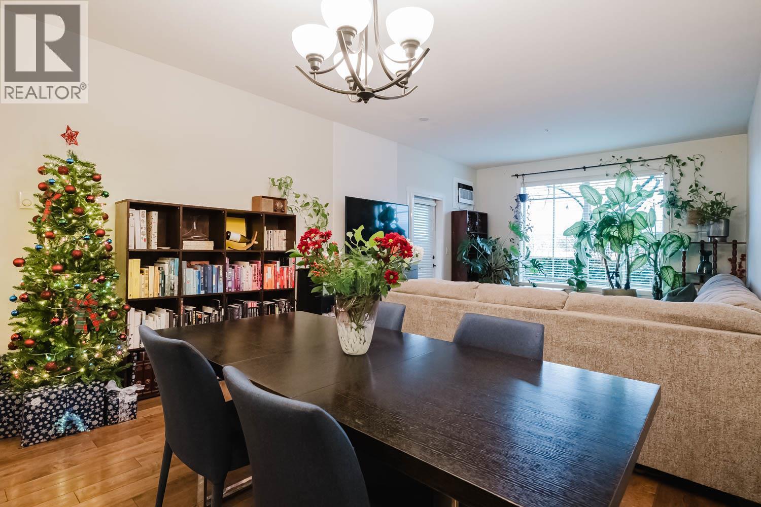 3739 Casorso Road Unit# 112, Kelowna, BC - Indoor Photo Showing Dining Room