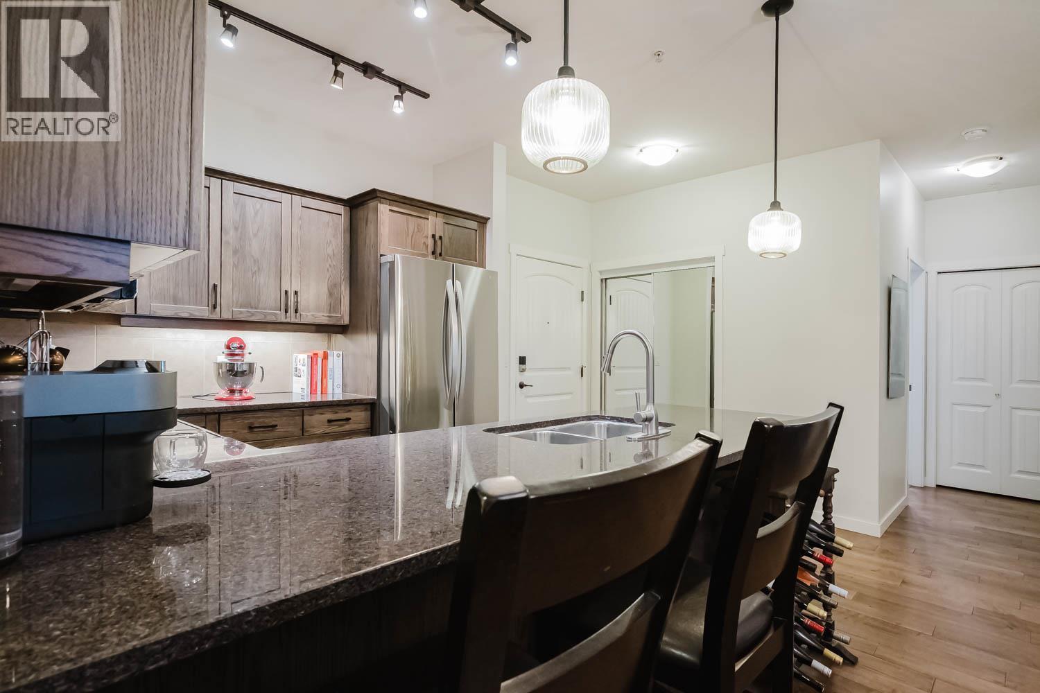 3739 Casorso Road Unit# 112, Kelowna, BC - Indoor Photo Showing Kitchen With Stainless Steel Kitchen With Double Sink With Upgraded Kitchen