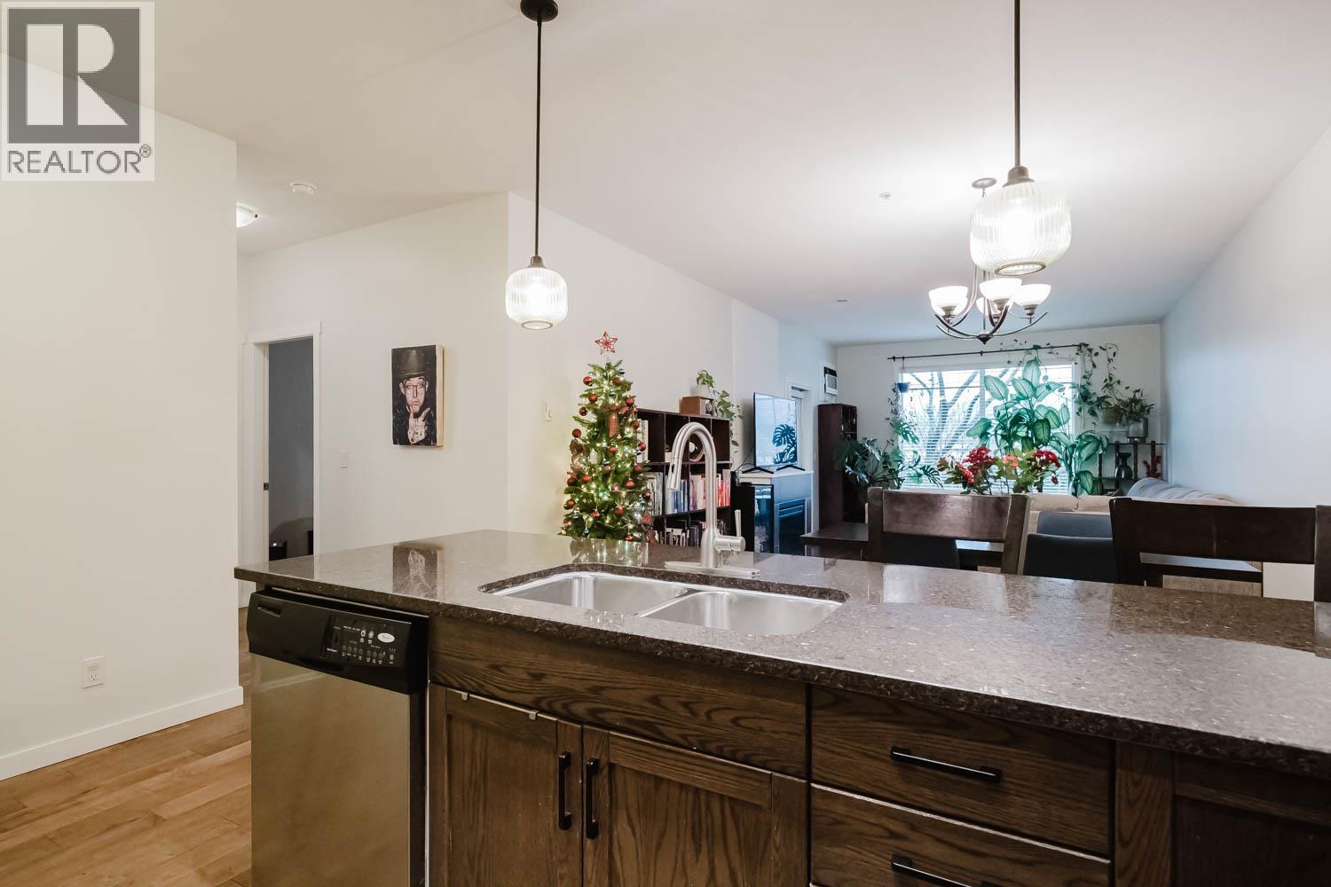 3739 Casorso Road Unit# 112, Kelowna, BC - Indoor Photo Showing Kitchen With Double Sink