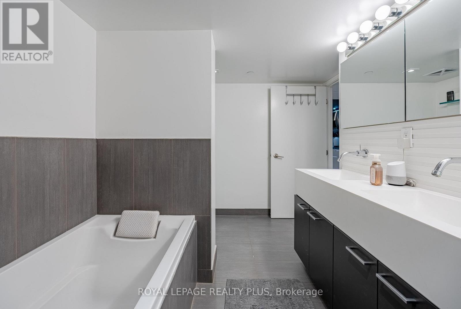 117 - 55 Stewart Street, Toronto, ON