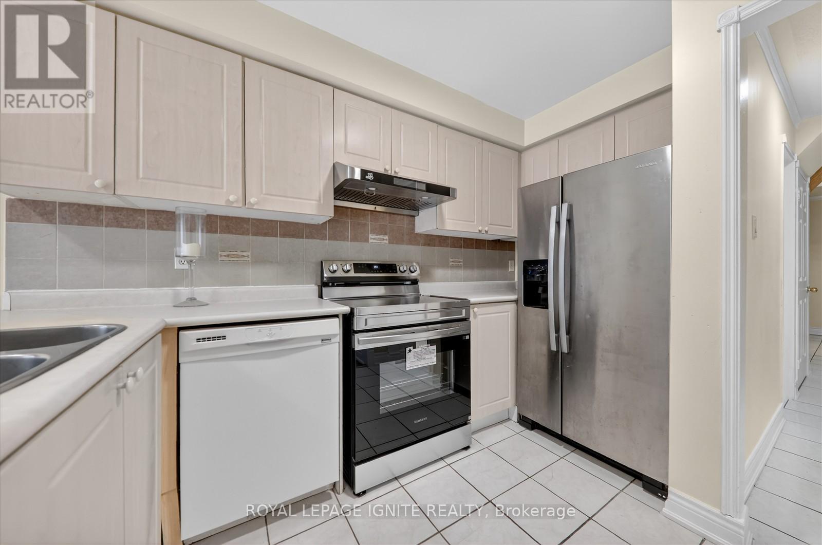 18 Gill Crescent, Ajax, ON - Indoor Photo Showing Kitchen With Double Sink