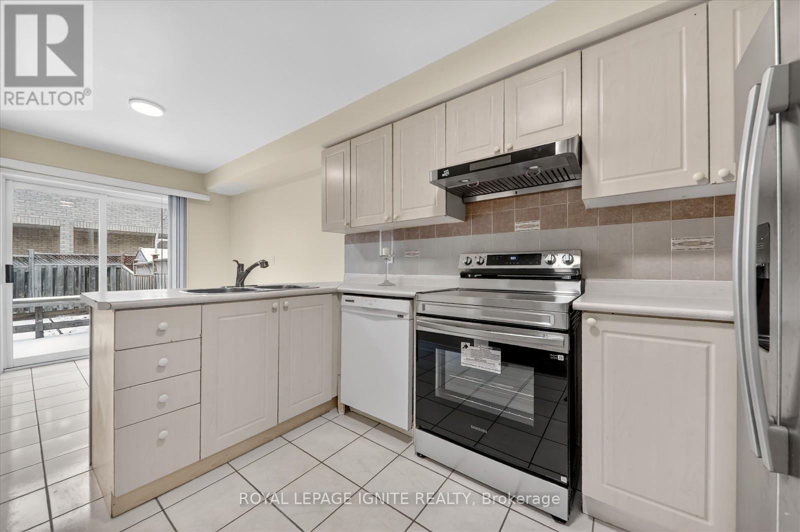 18 Gill Crescent, Ajax, ON - Indoor Photo Showing Kitchen With Double Sink