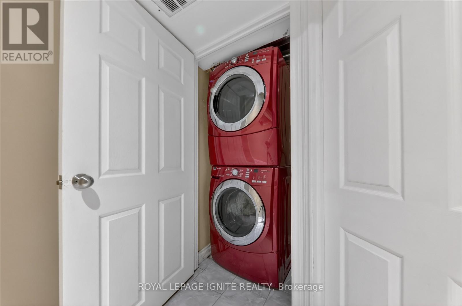 18 Gill Crescent, Ajax, ON - Indoor Photo Showing Laundry Room