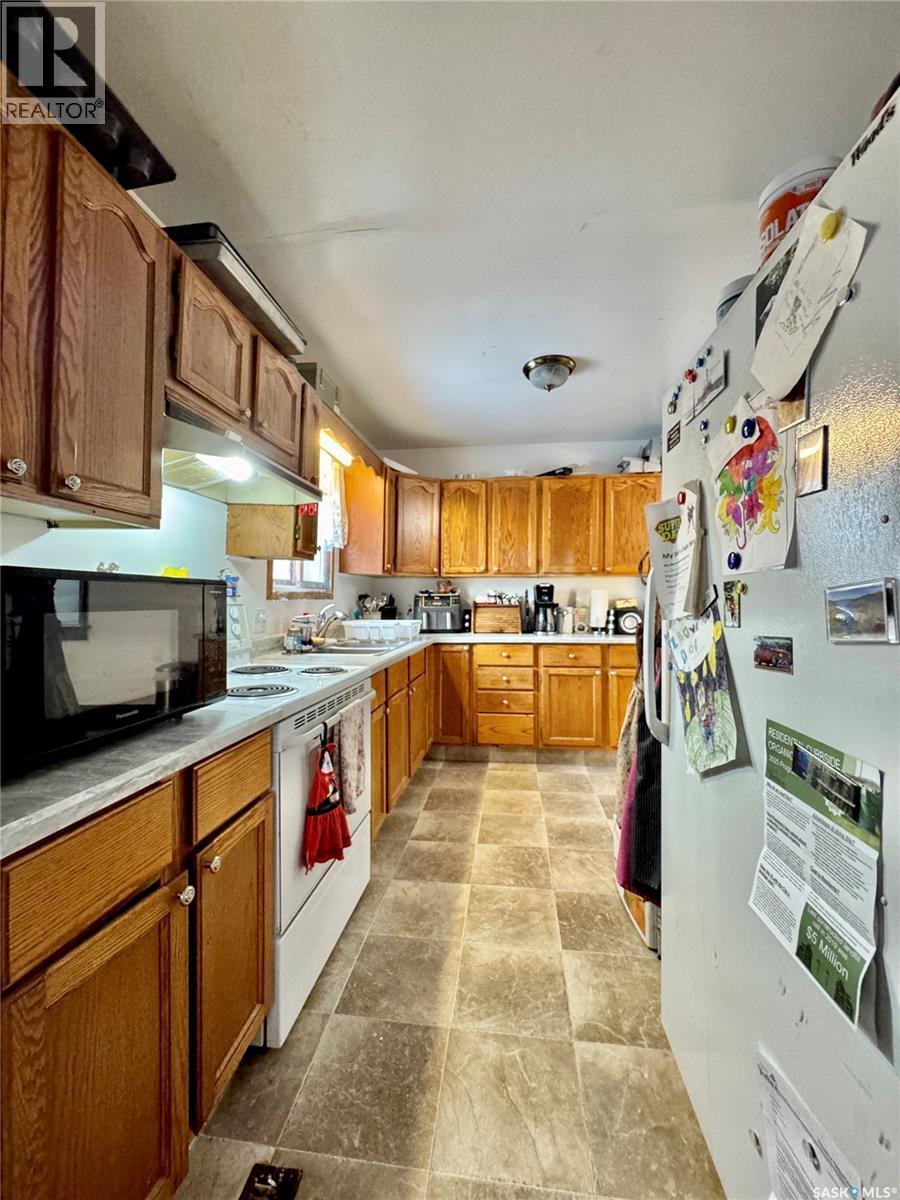 152 Sixth Avenue N, Yorkton, SK - Indoor Photo Showing Kitchen