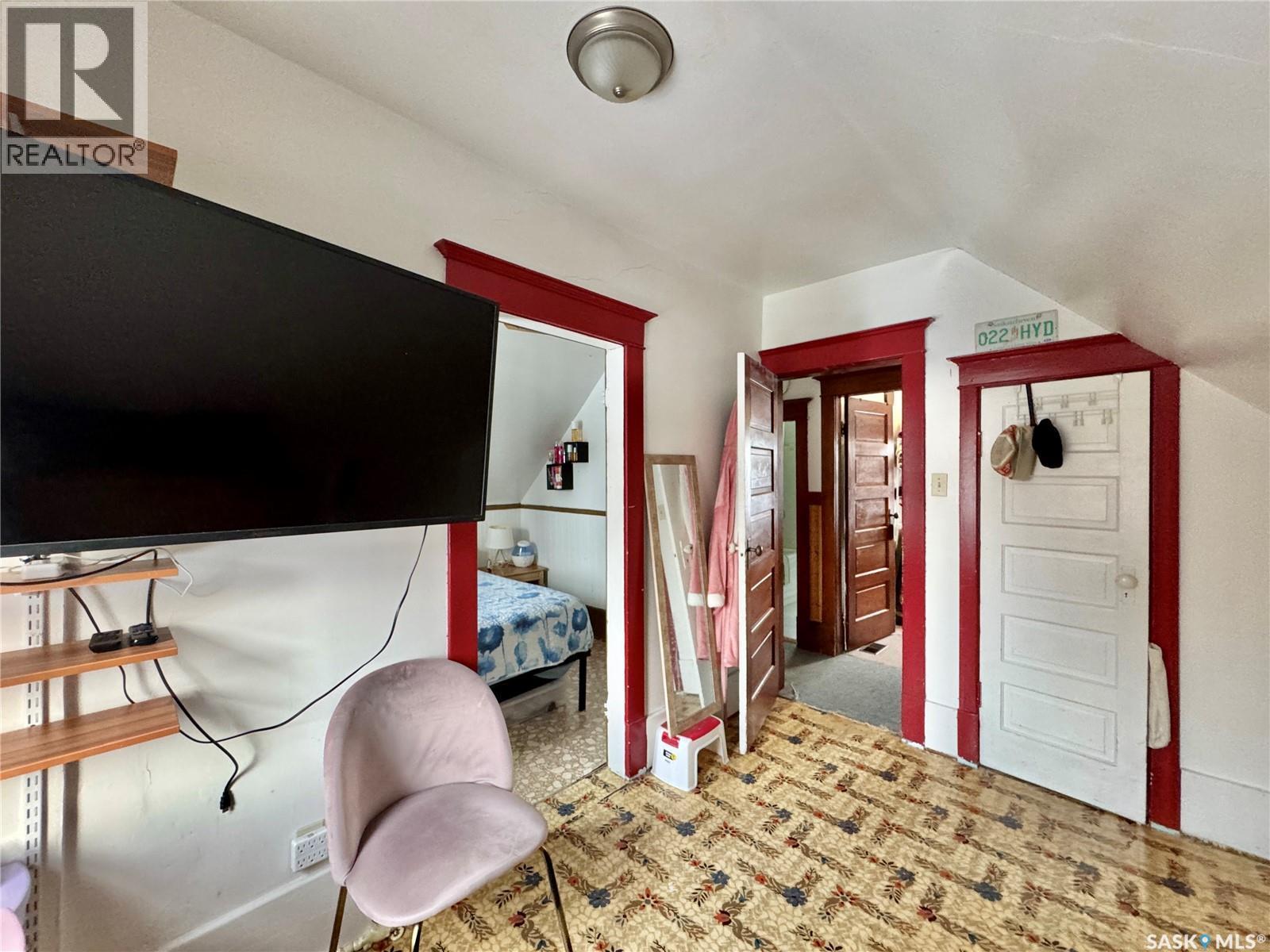 152 Sixth Avenue N, Yorkton, SK - Indoor