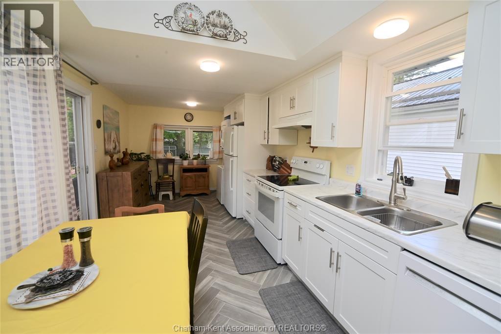 49 Erie Street South, Ridgetown, ON - Indoor Photo Showing Kitchen With Double Sink