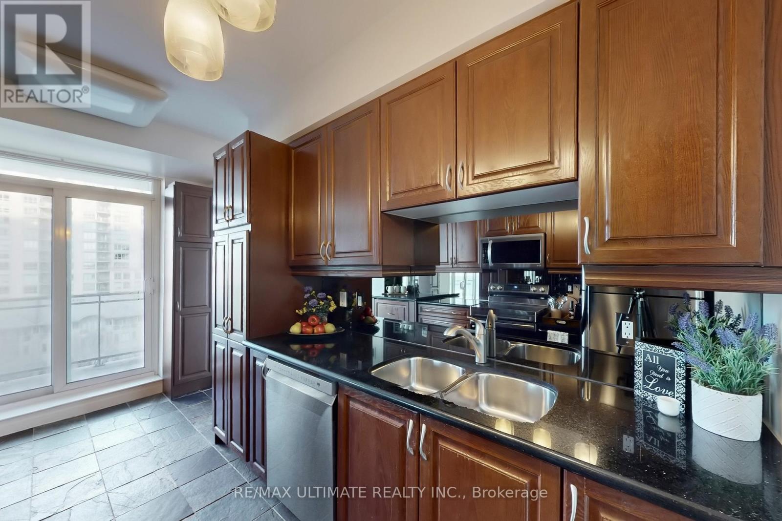 708 - 2119 Lakeshore Boulevard, Toronto, ON - Indoor Photo Showing Kitchen With Double Sink