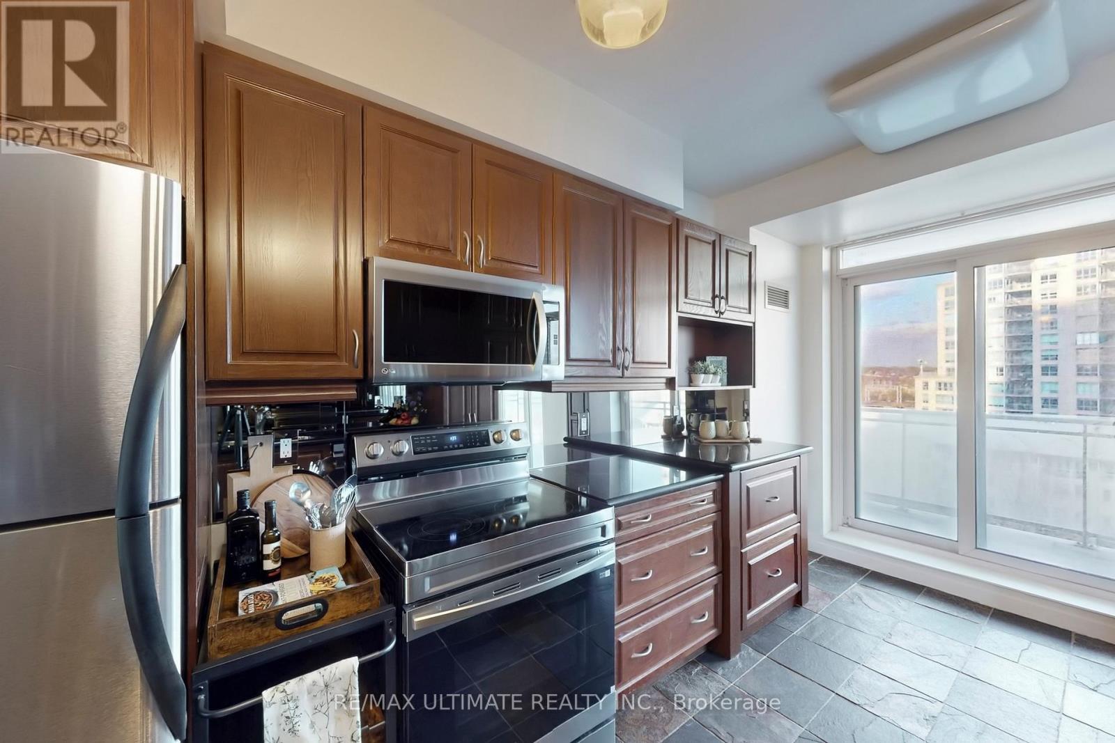 708 - 2119 Lakeshore Boulevard, Toronto, ON - Indoor Photo Showing Kitchen