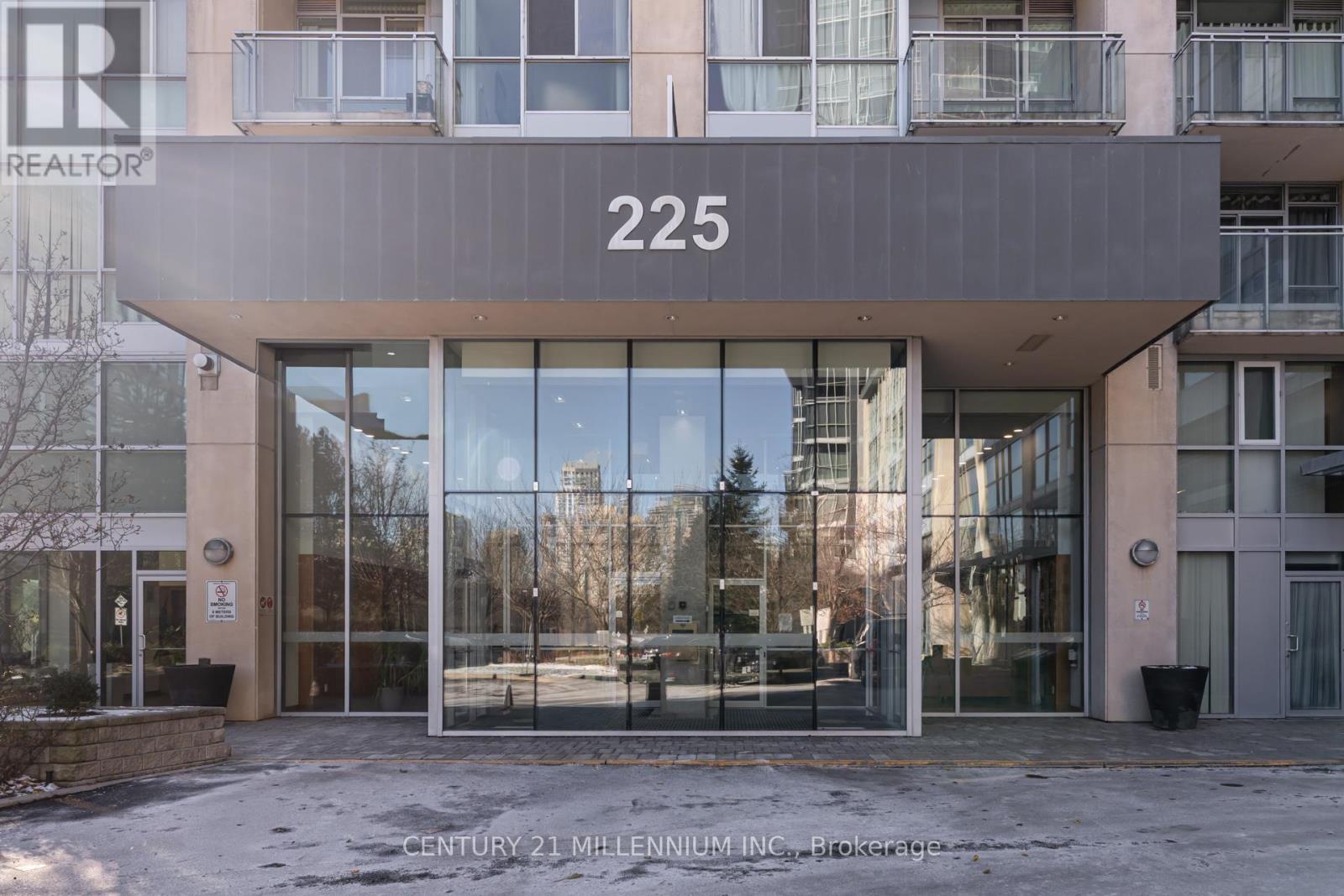 2505 - 225 Webb Drive, Mississauga, ON - Outdoor