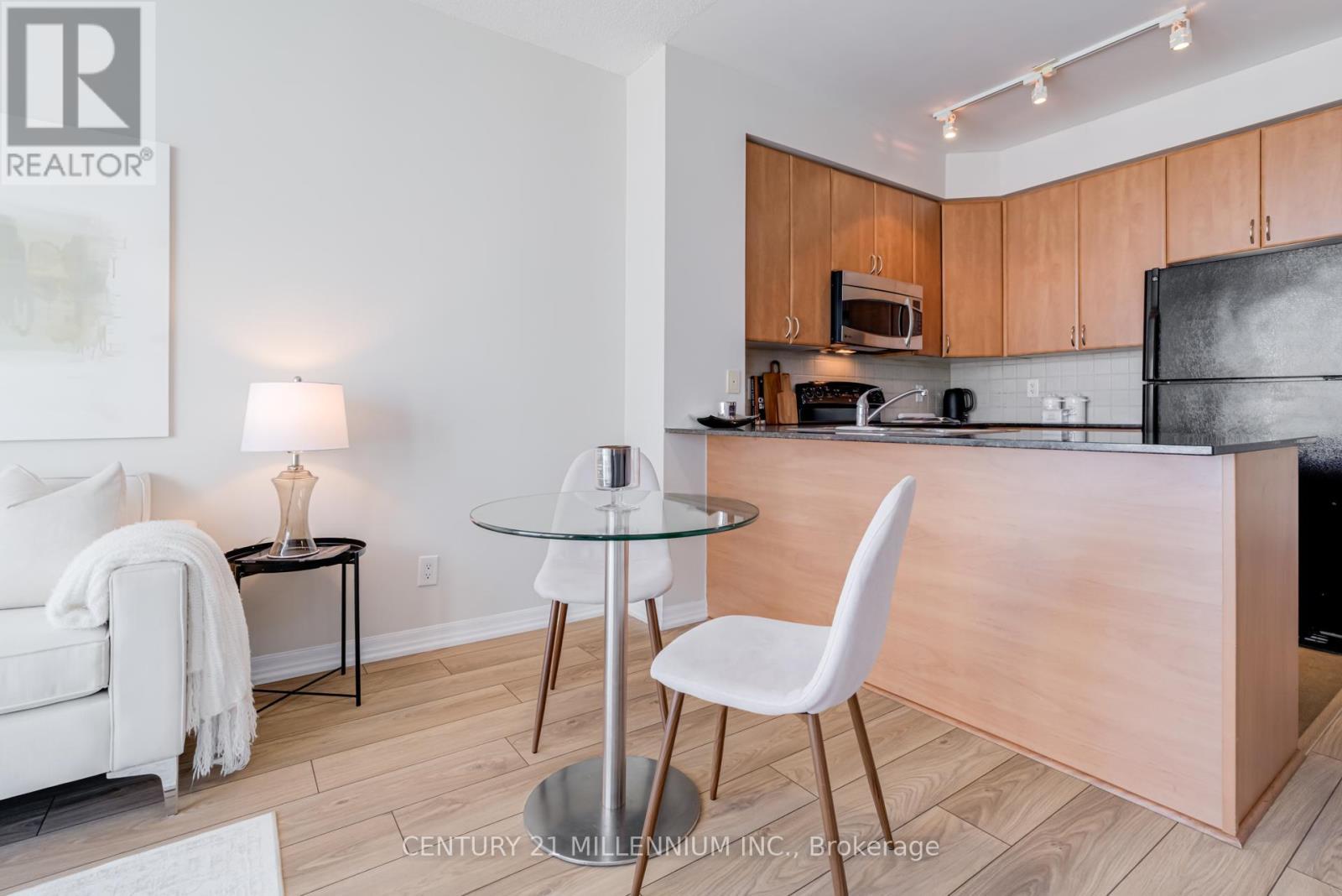 2505 - 225 Webb Drive, Mississauga, ON - Indoor