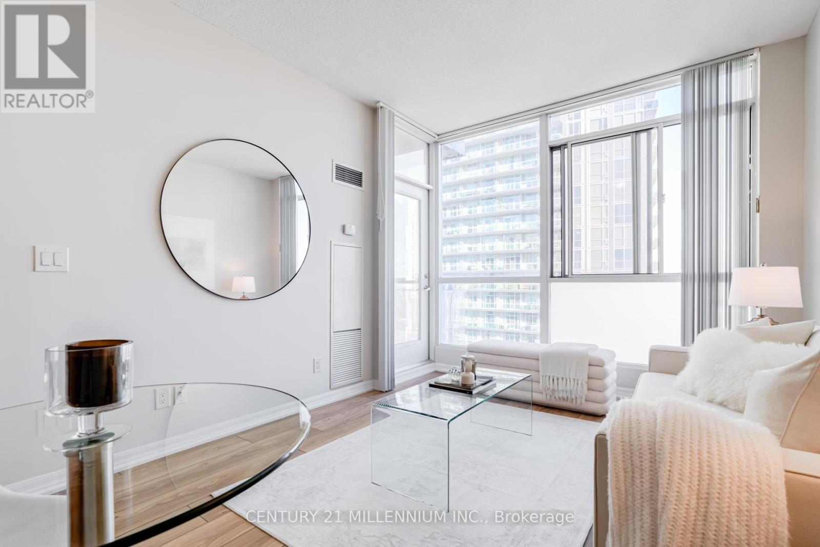 2505 - 225 Webb Drive, Mississauga, ON - Indoor Photo Showing Living Room