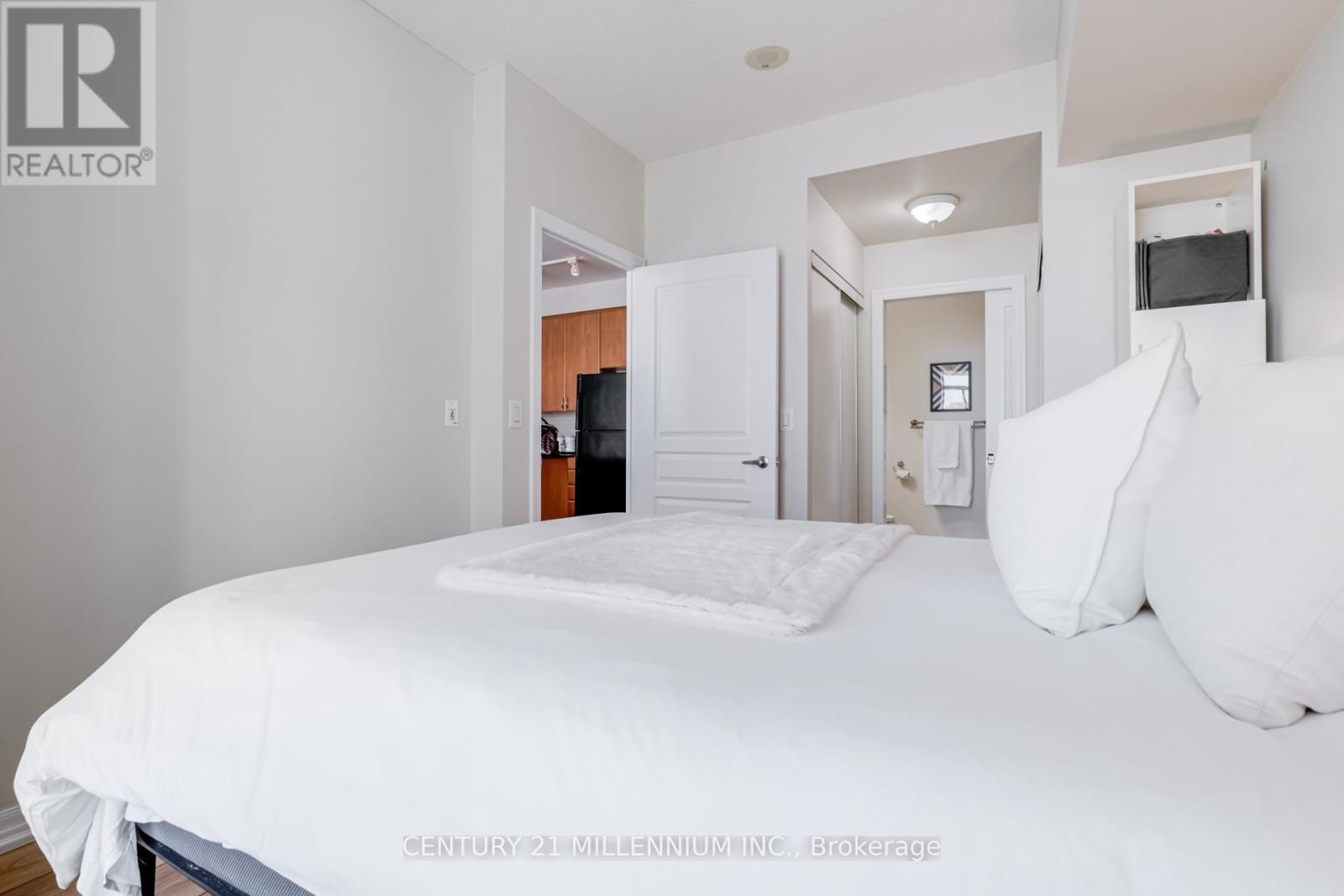 2505 - 225 Webb Drive, Mississauga, ON - Indoor Photo Showing Bedroom