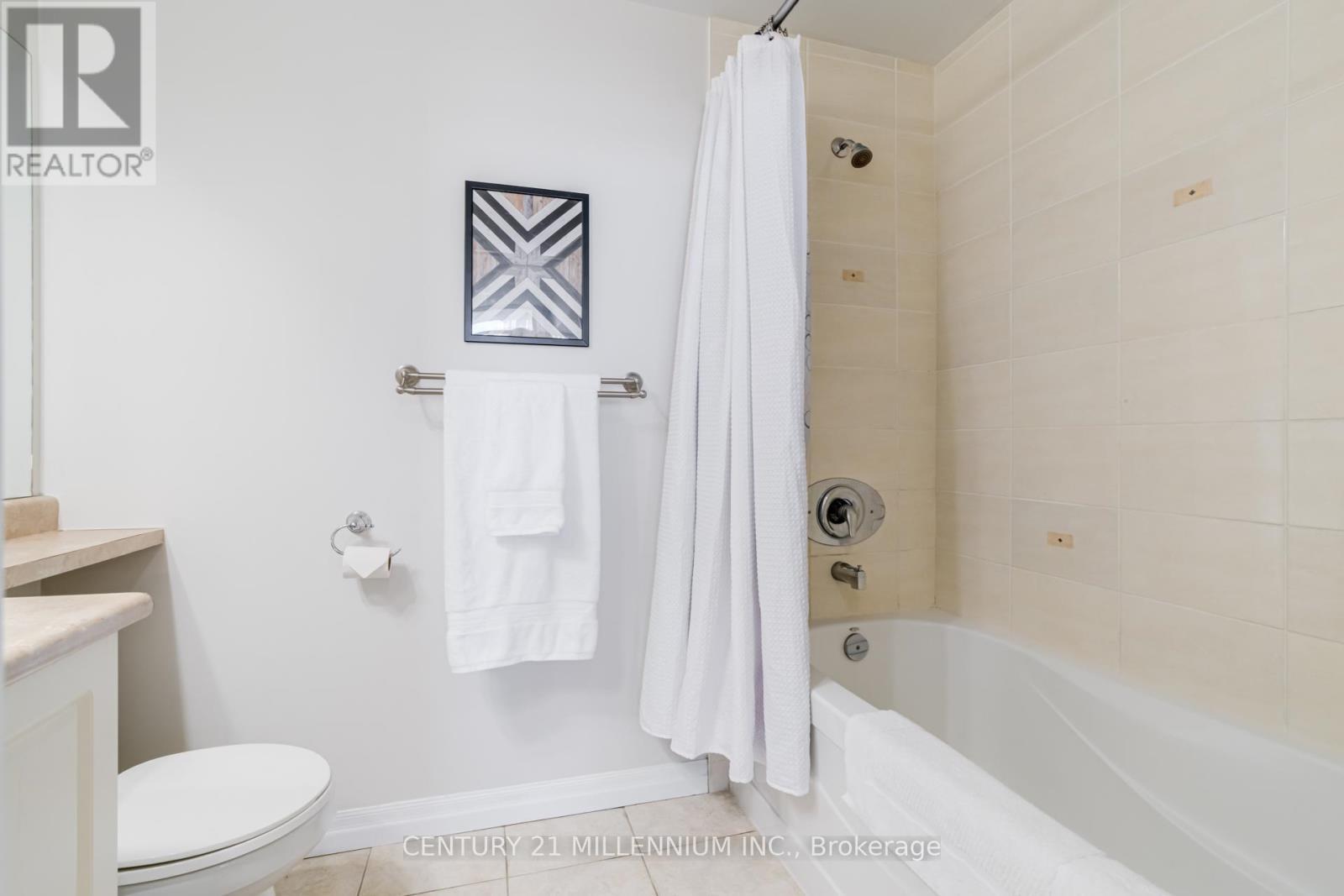 2505 - 225 Webb Drive, Mississauga, ON - Indoor Photo Showing Bathroom