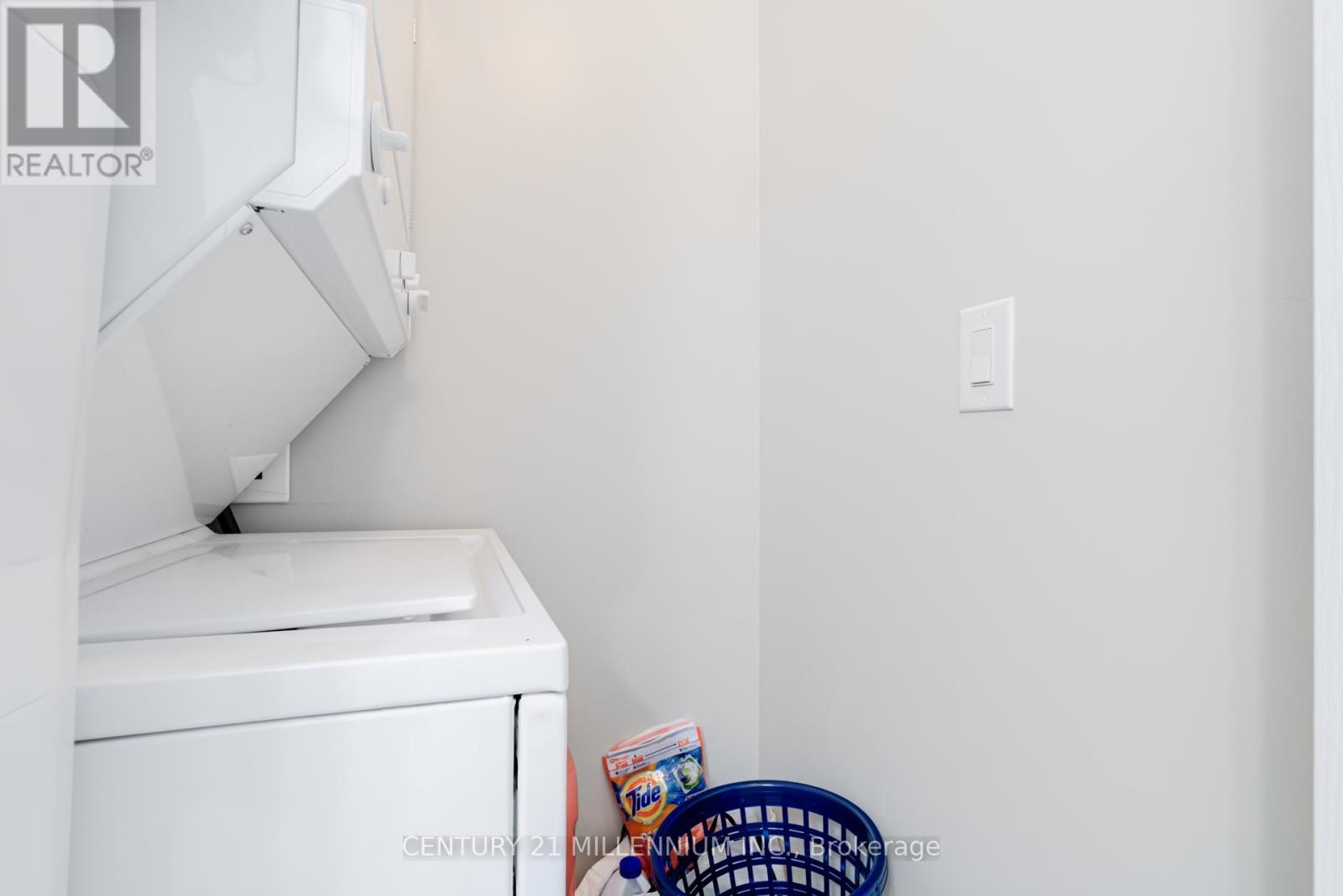 2505 - 225 Webb Drive, Mississauga, ON - Indoor Photo Showing Laundry Room