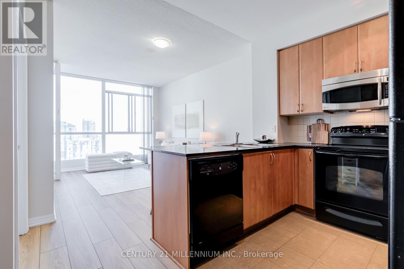 2505 - 225 Webb Drive, Mississauga, ON - Indoor Photo Showing Kitchen