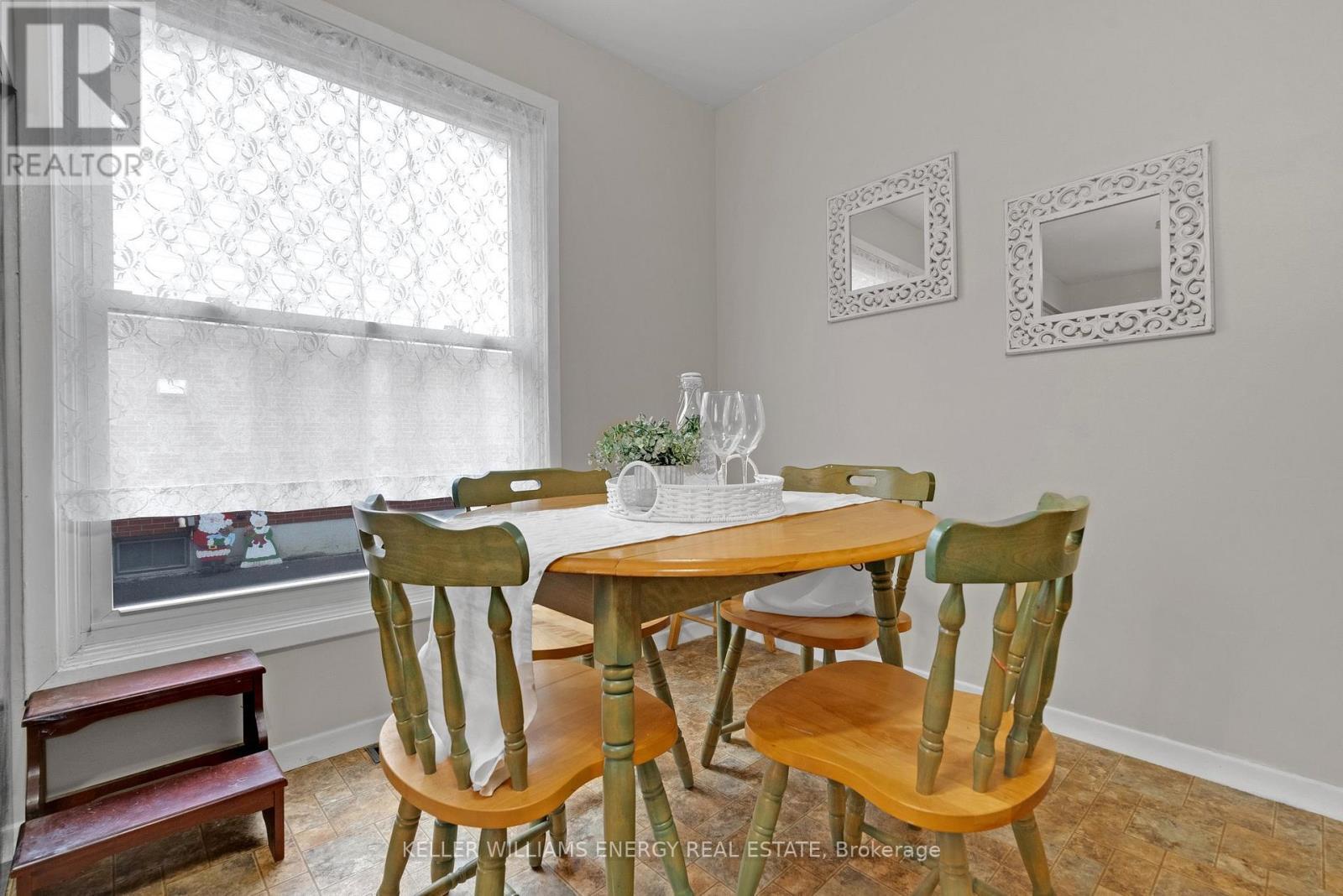 242 Waverly Street S, Oshawa (Vanier), ON - Indoor Photo Showing Dining Room