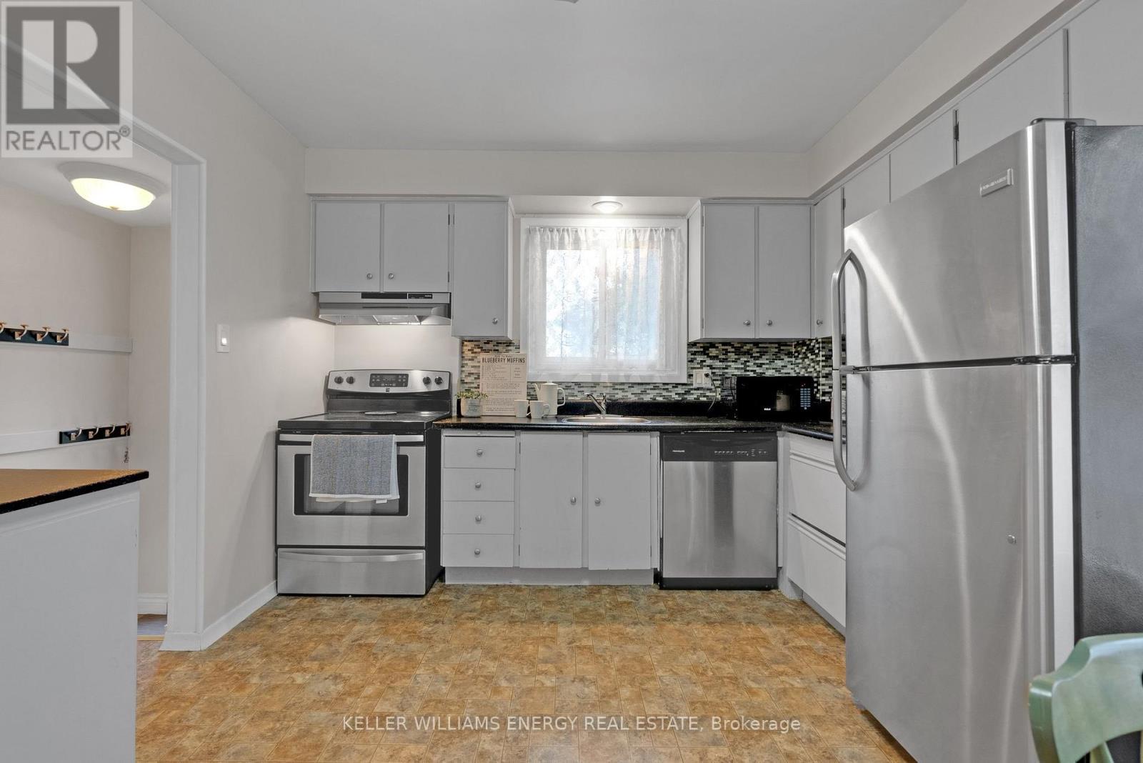 242 Waverly Street S, Oshawa (Vanier), ON - Indoor Photo Showing Kitchen With Stainless Steel Kitchen
