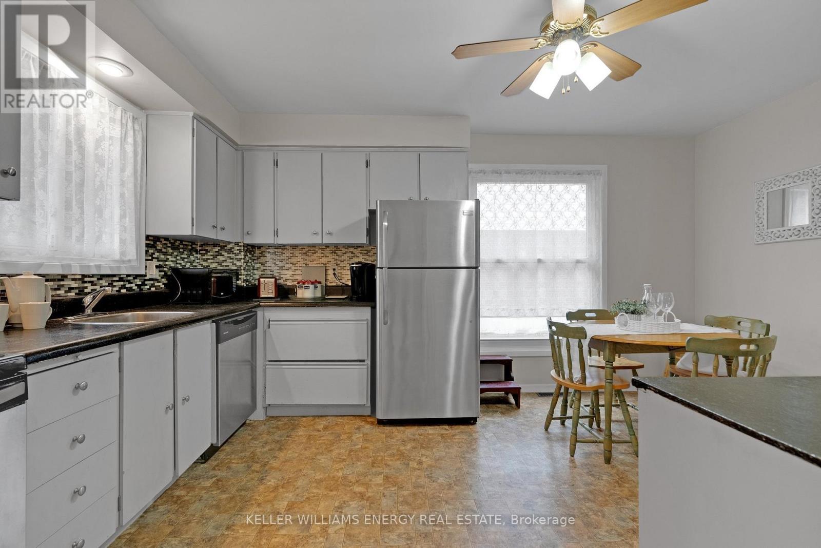 242 Waverly Street S, Oshawa (Vanier), ON - Indoor Photo Showing Kitchen With Stainless Steel Kitchen