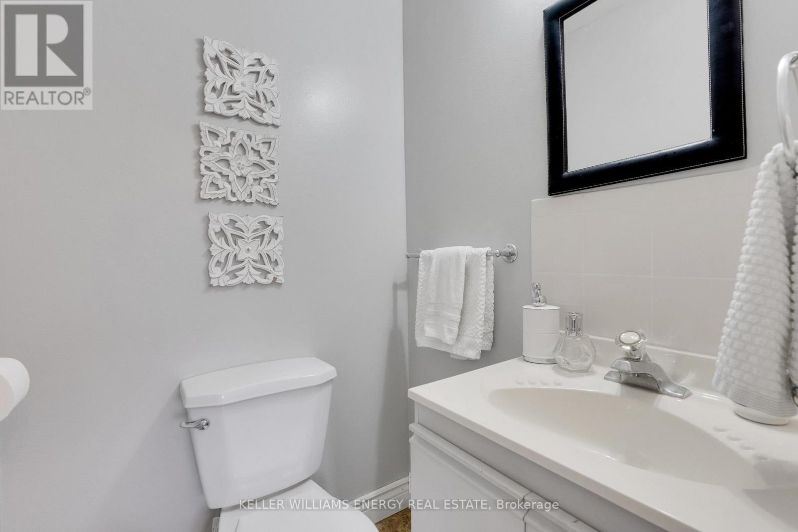 242 Waverly Street S, Oshawa (Vanier), ON - Indoor Photo Showing Bathroom