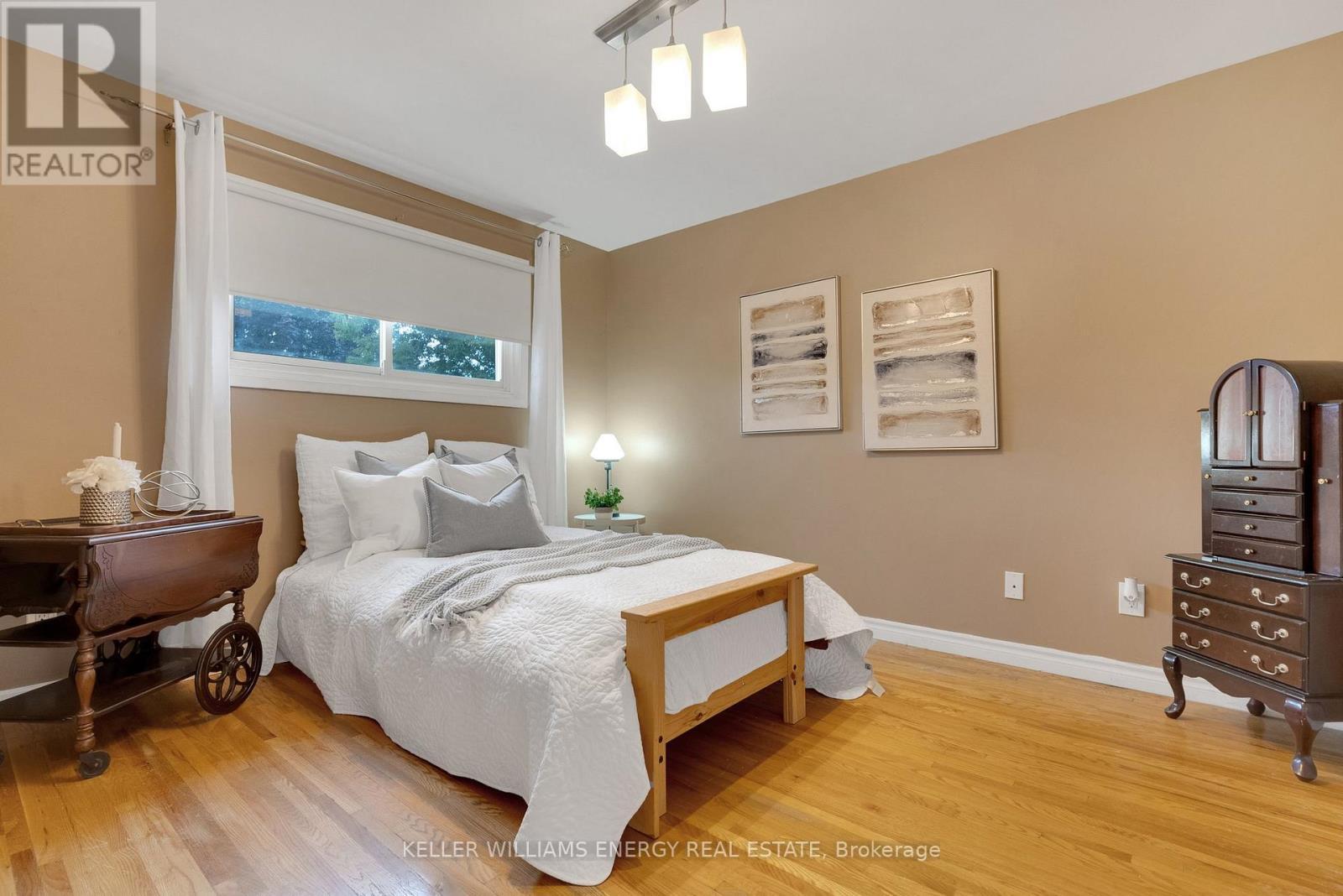 242 Waverly Street S, Oshawa (Vanier), ON - Indoor Photo Showing Bedroom