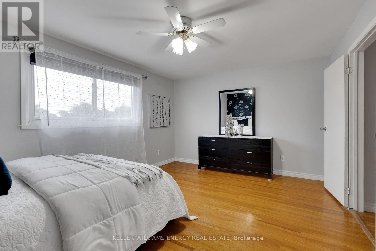 242 Waverly Street S, Oshawa (Vanier), ON - Indoor Photo Showing Bedroom