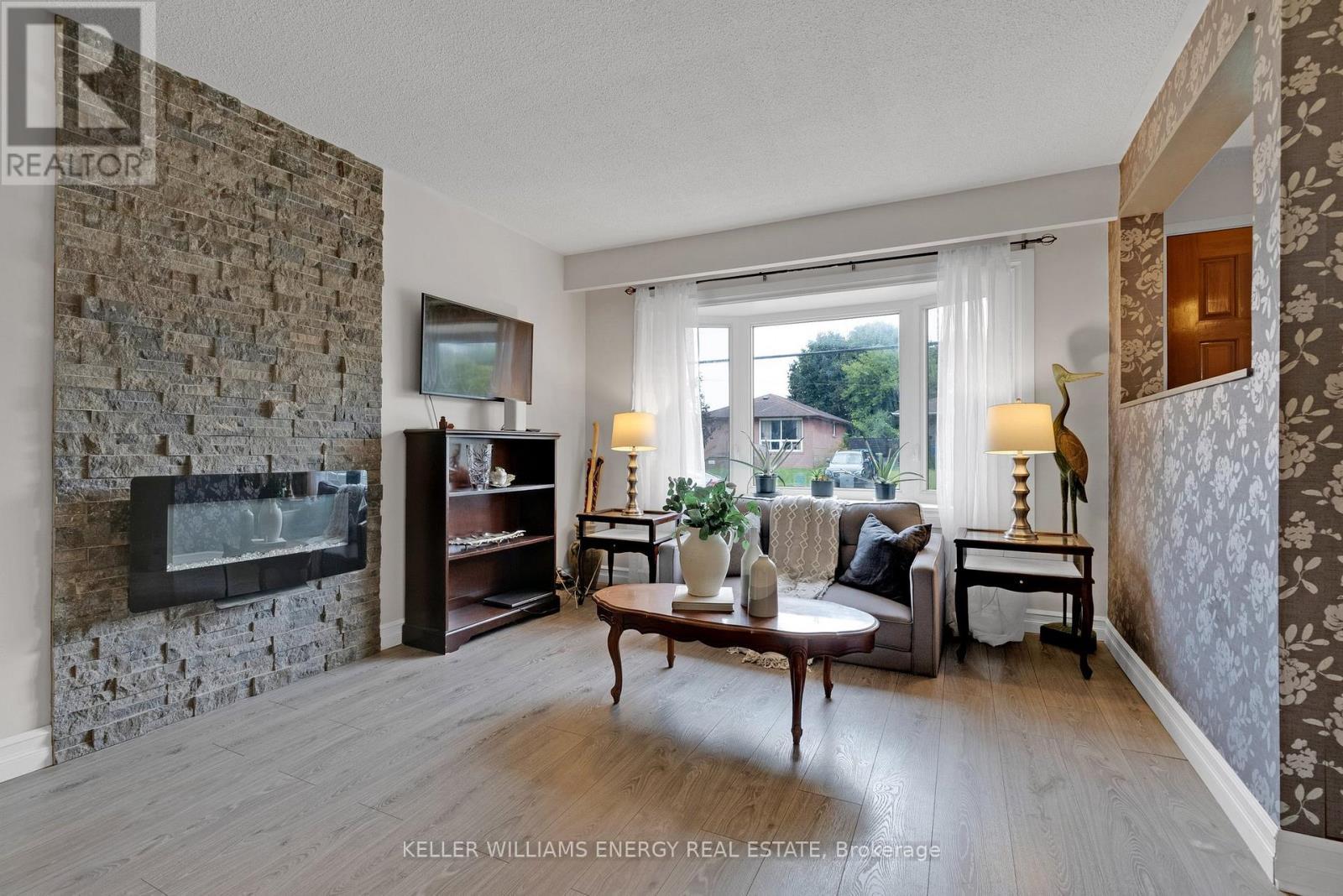 242 Waverly Street S, Oshawa (Vanier), ON - Indoor Photo Showing Living Room With Fireplace