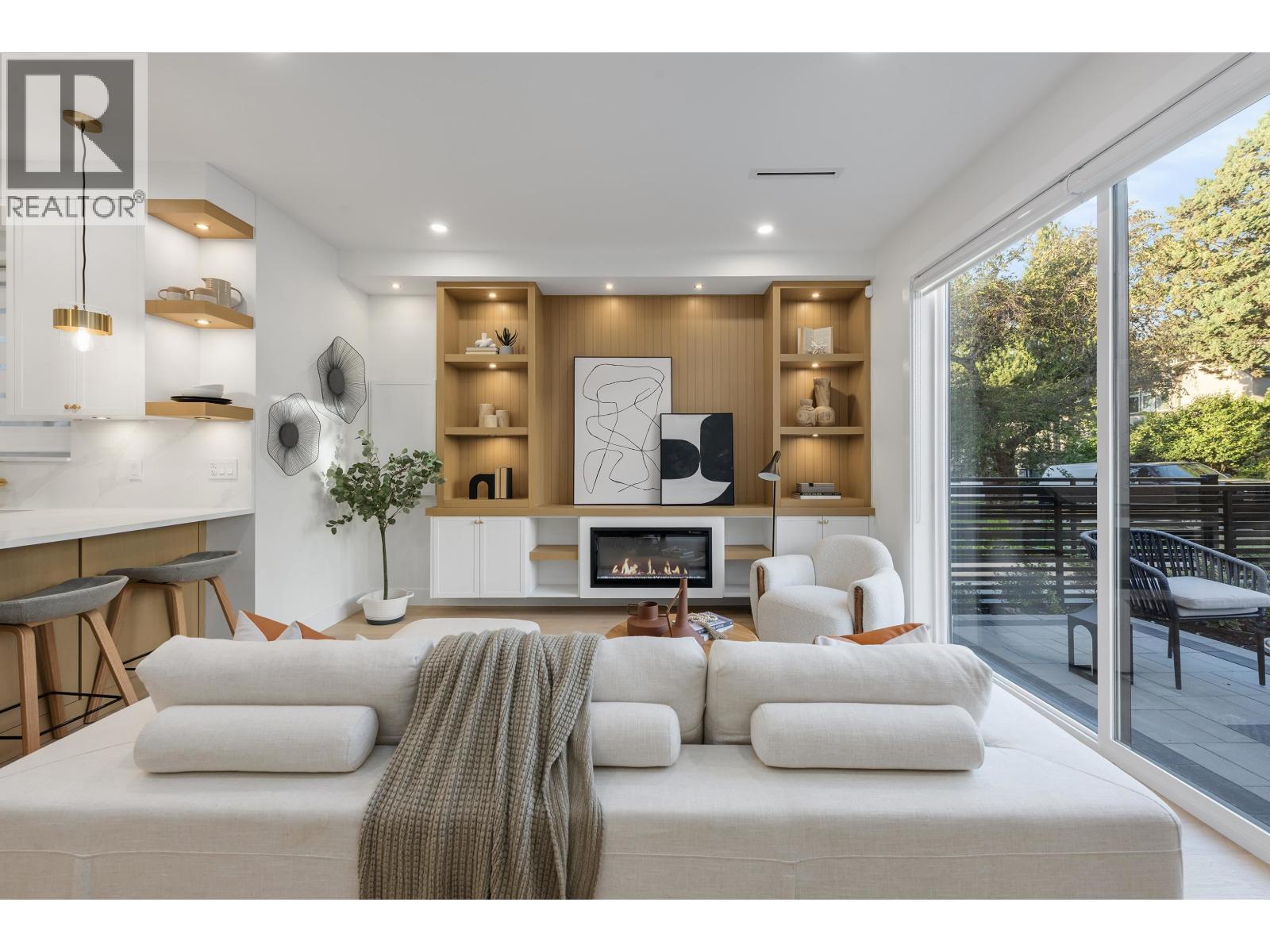 1 4855 Dumfries Street, Vancouver, BC - Indoor Photo Showing Living Room With Fireplace